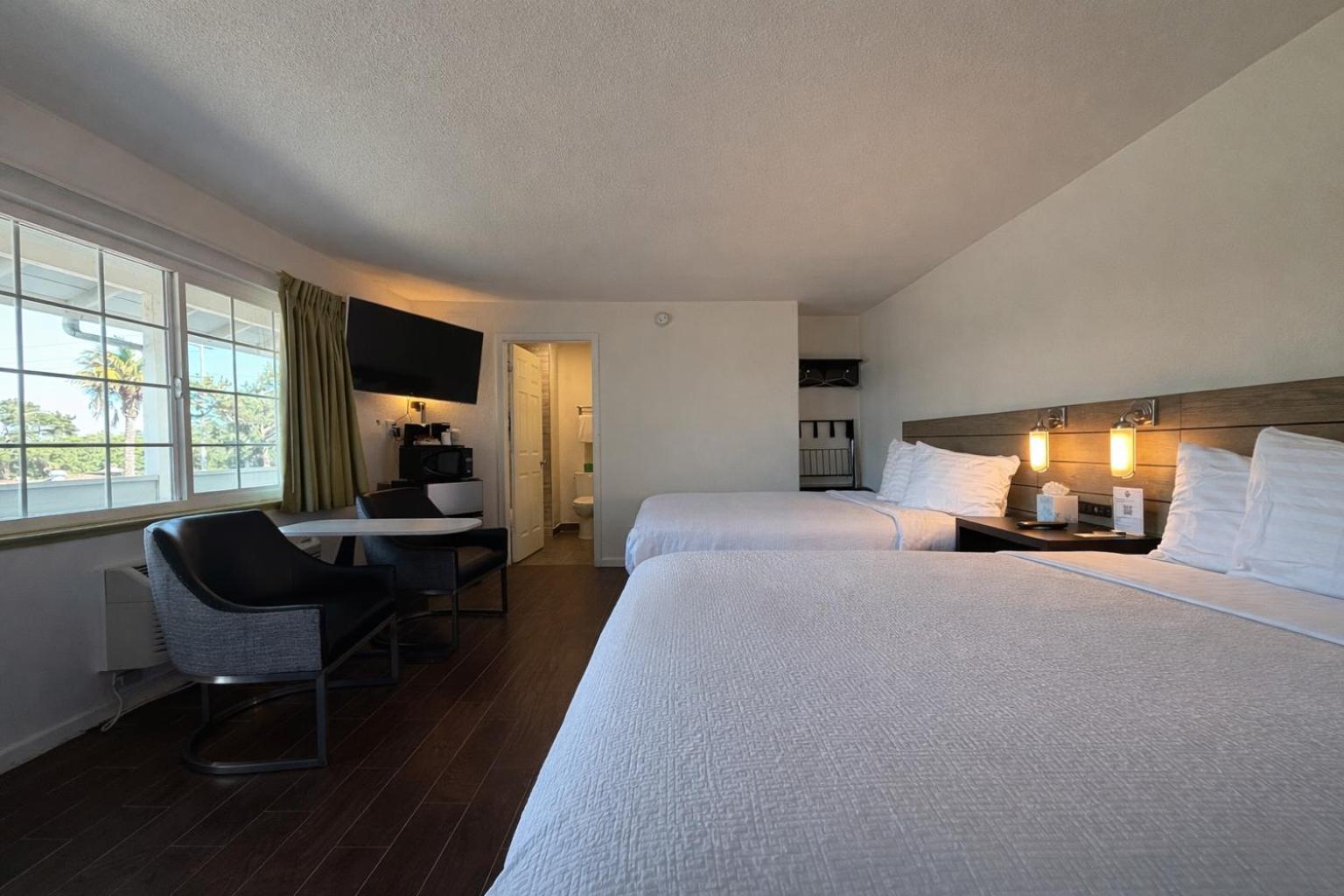 Classic 2 Queen Room
