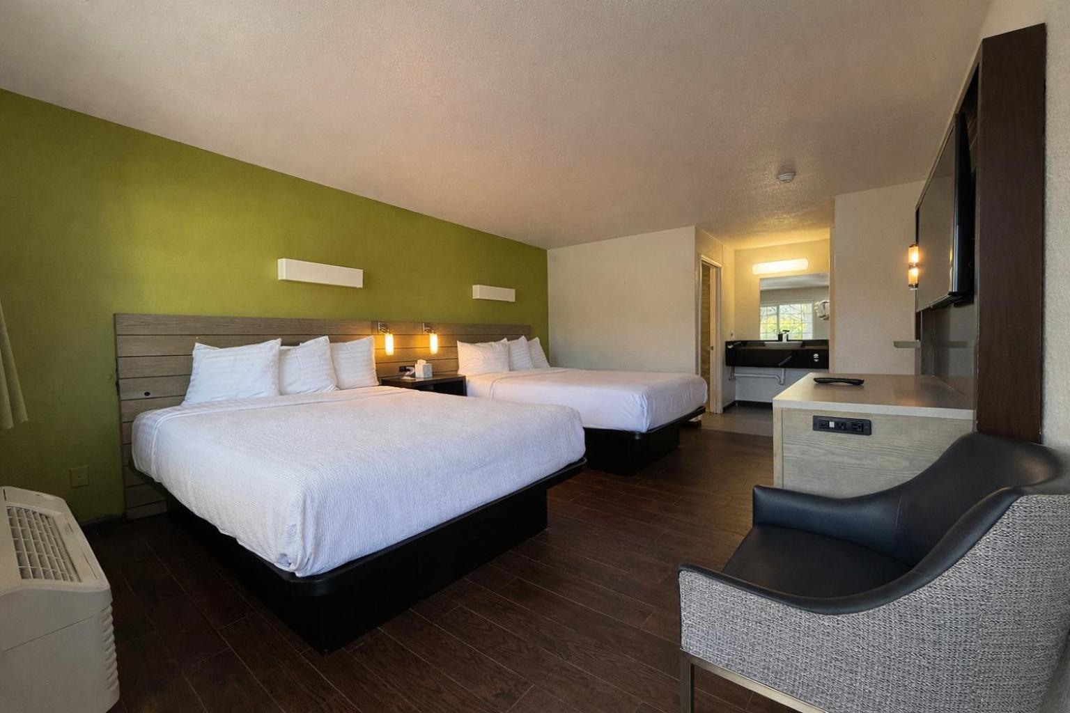 Signature 2 Queen Room