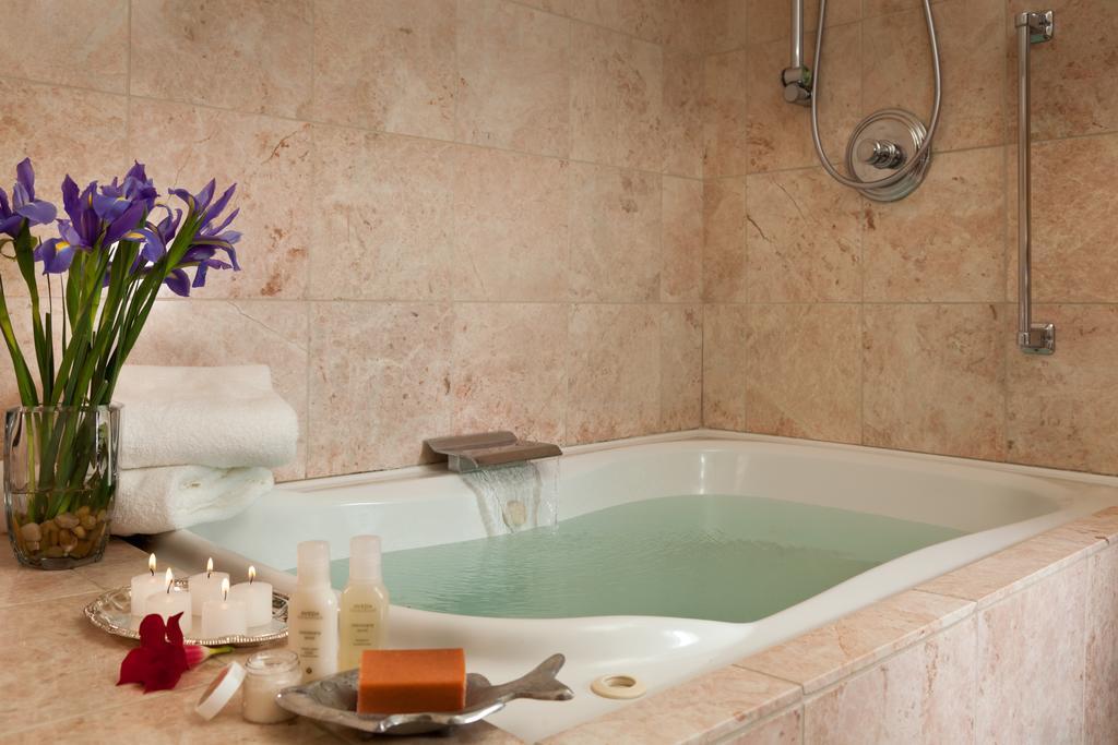 Kamer met Queensize Bed en Bubbelbad (1e verdieping)