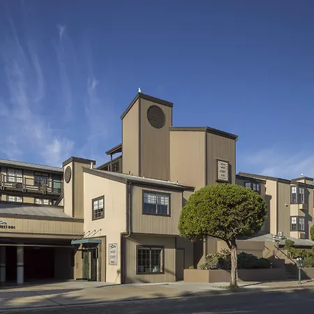 Wave Street Inn-2